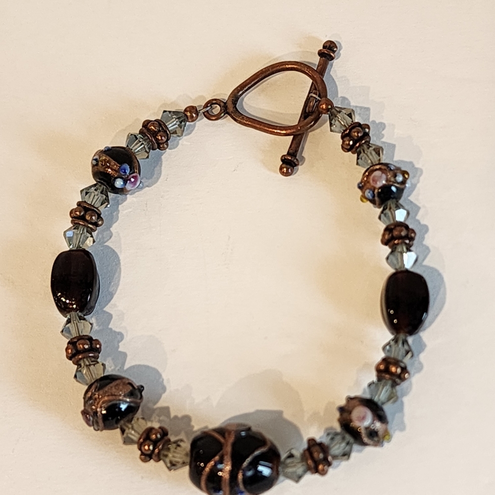 Beaded bracelet with copper tone accent, toggle closure